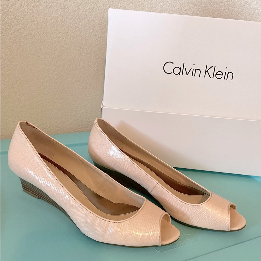 Calvin Klein Bree Patent Lizard Wedge Size 7